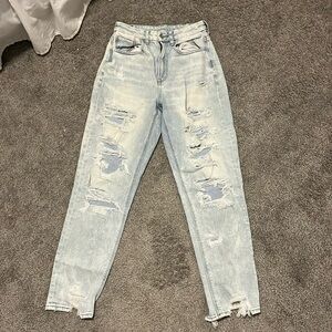 AMERICAN EAGLE- STRETCH CURVY MOM JEAN- 6 LONG SUPER HIGH WAIST